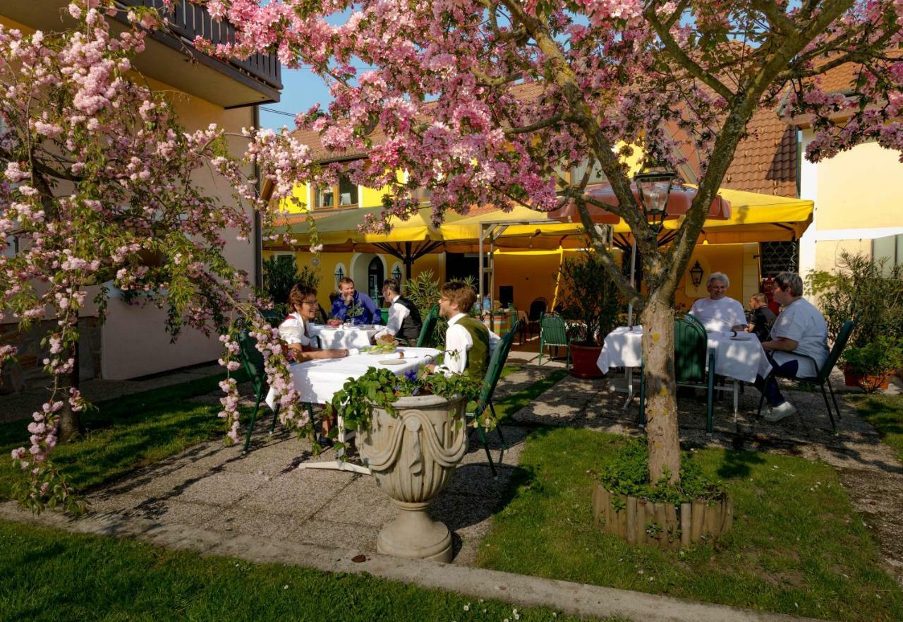 Landgasthof Zur Linde Laaben Hotel Exterior photo